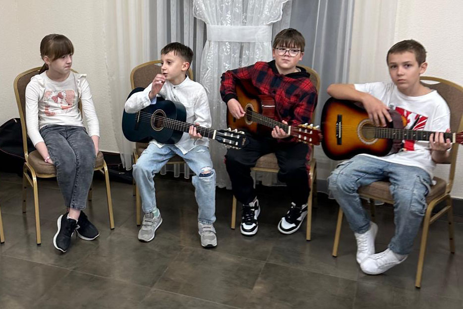 End of Year Visit with the Residents at the Future for Ukraine Center